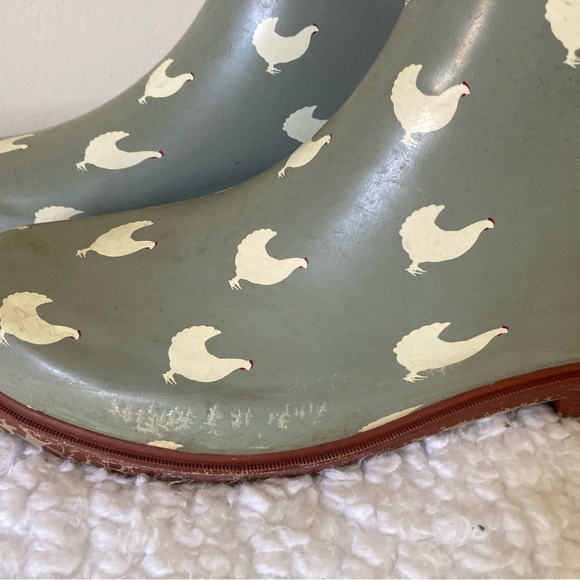 Adorable Chicken Rain Boots, size 8 - Picture 8 of 10